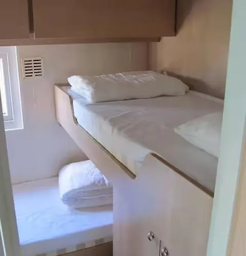 De Ooievaar Op * Oudesluis (North Holland)